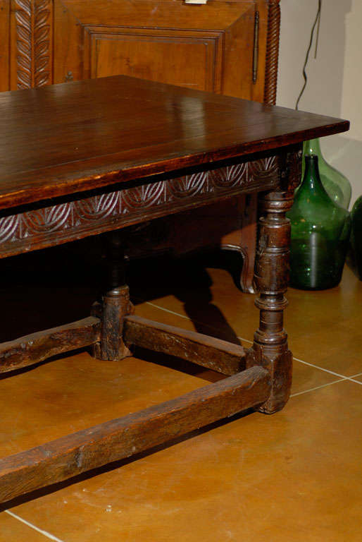 Early English Oak Refectory Table with Carved Frieze, Ca. 1690 In Good Condition In Atlanta, GA
