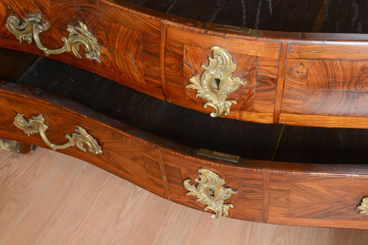 18th Century Louis XV Kingwood Marquetry Commode For Sale 2