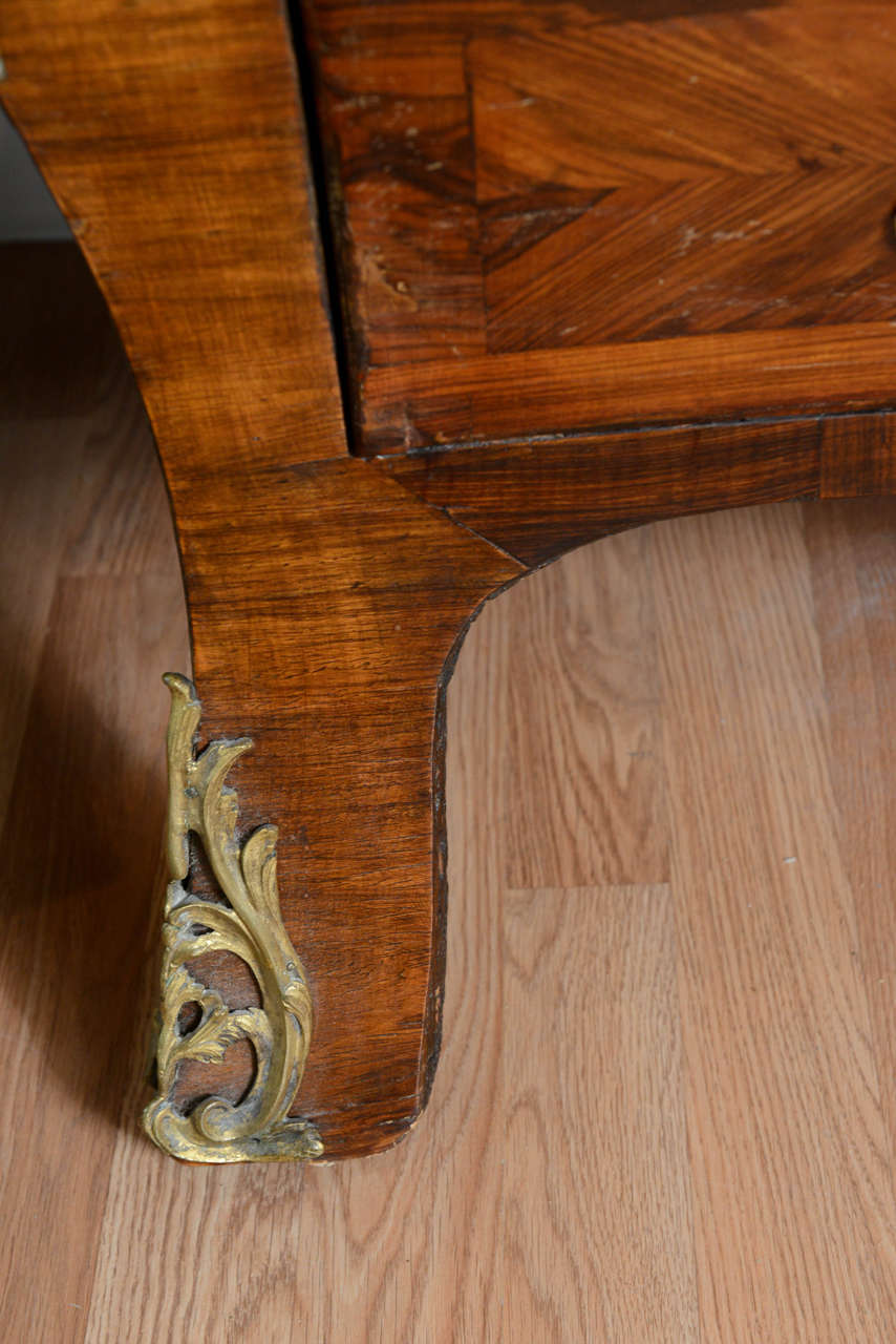 18th Century Louis XV Kingwood Marquetry Commode For Sale 5