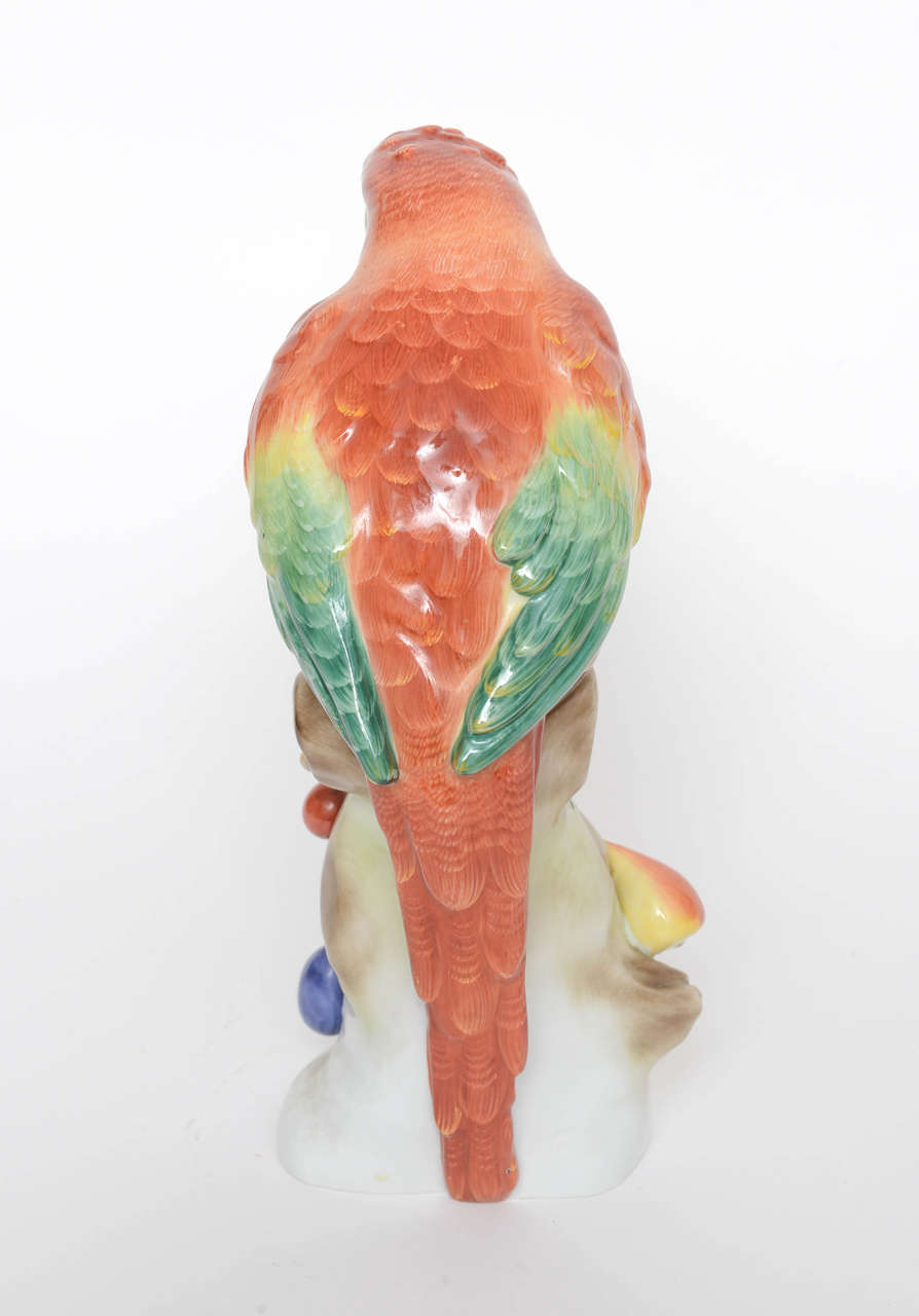Herend Porcelain Parrot on a Stump, 20th Century In Good Condition For Sale In West Palm Beach, FL