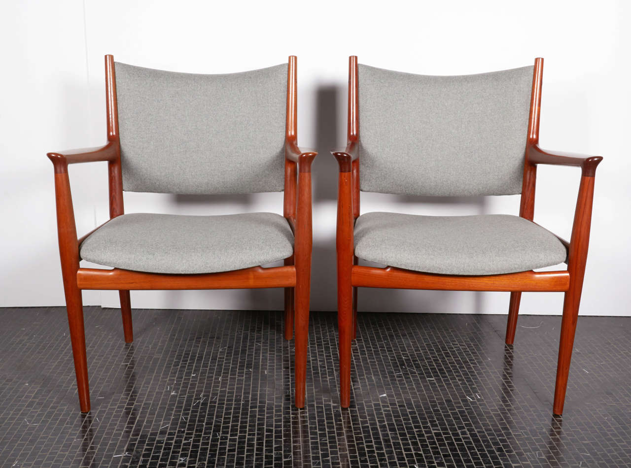 Mid-Century Modern Pair of Hans Wegner JH-513 Teak Armchairs by Johannes Hansen for Knoll For Sale