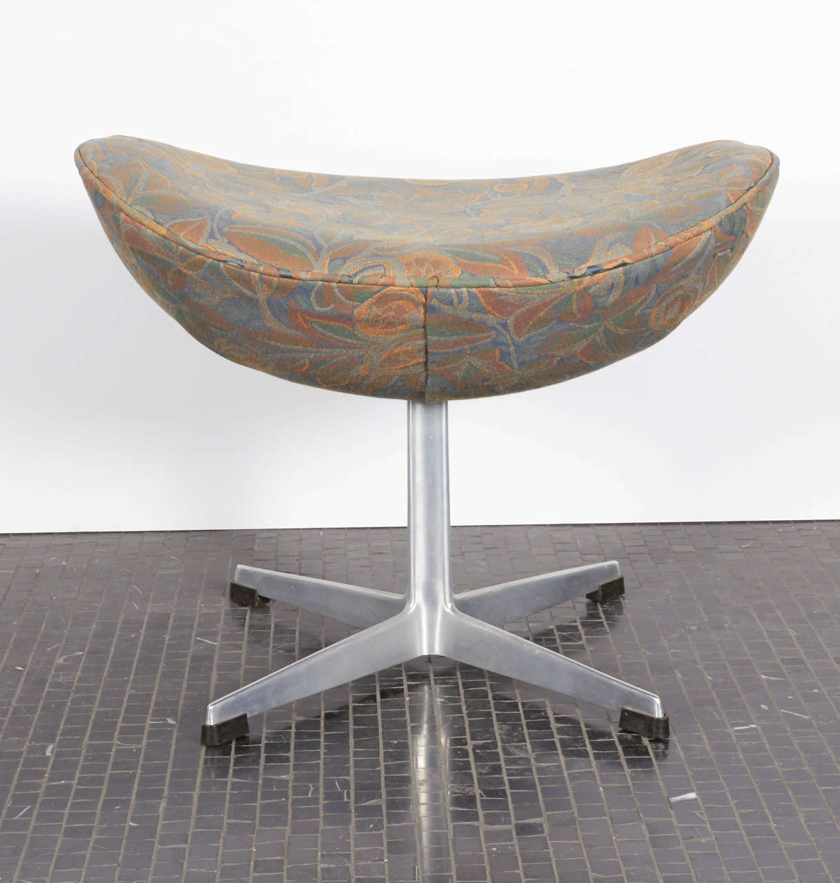 Danish Arne Jacobsen Egg Chair Ottoman, Manufactured by Fritz Hansen