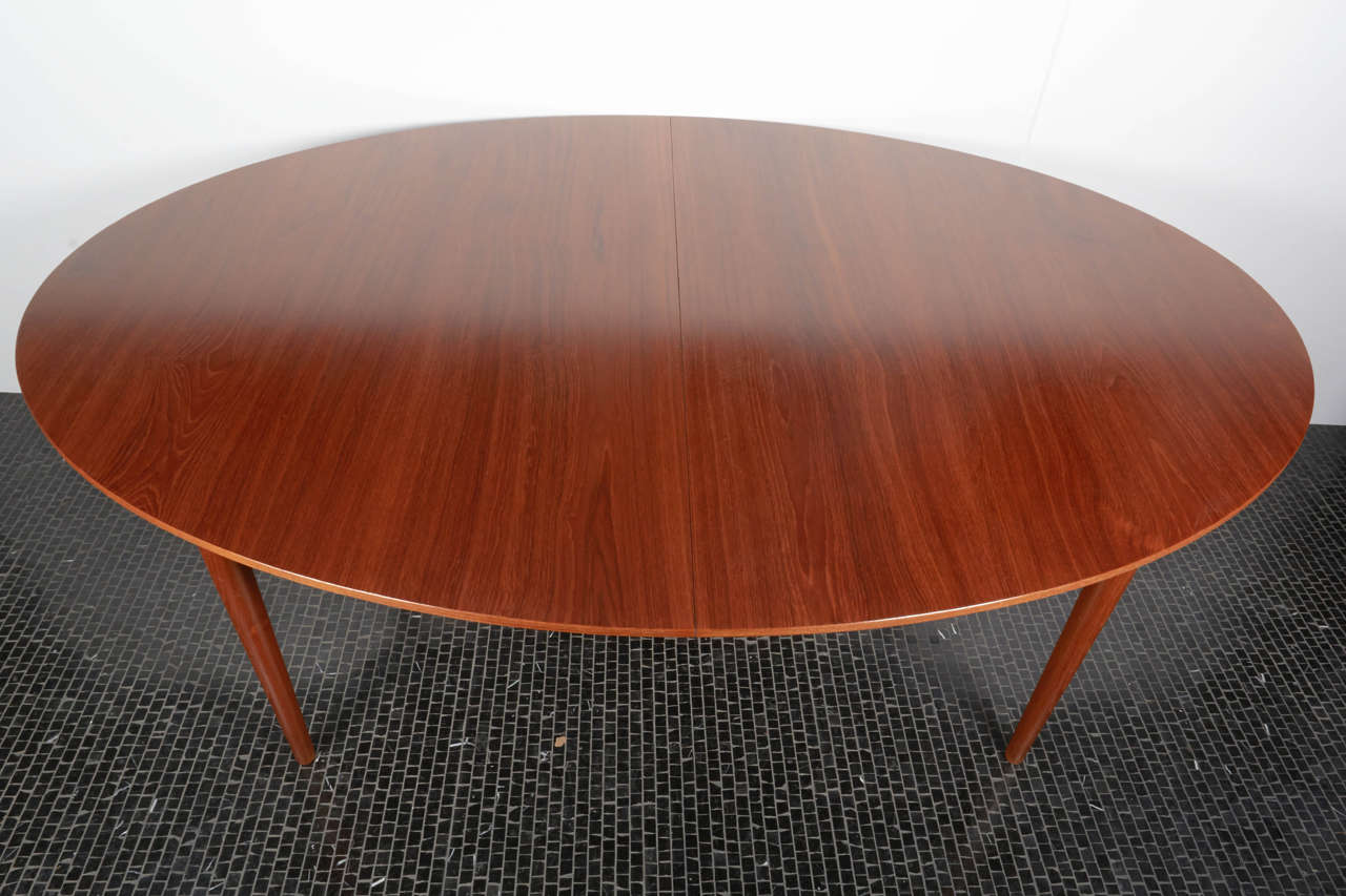 Finn Juhl Judas Dining Table with Leaves in Teak, Manufactured by Niels Vodder In Excellent Condition In New York, NY