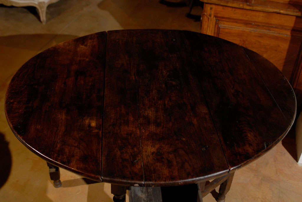 Late 17th or Early 18th Century Gateleg Table with Turned Legs 2