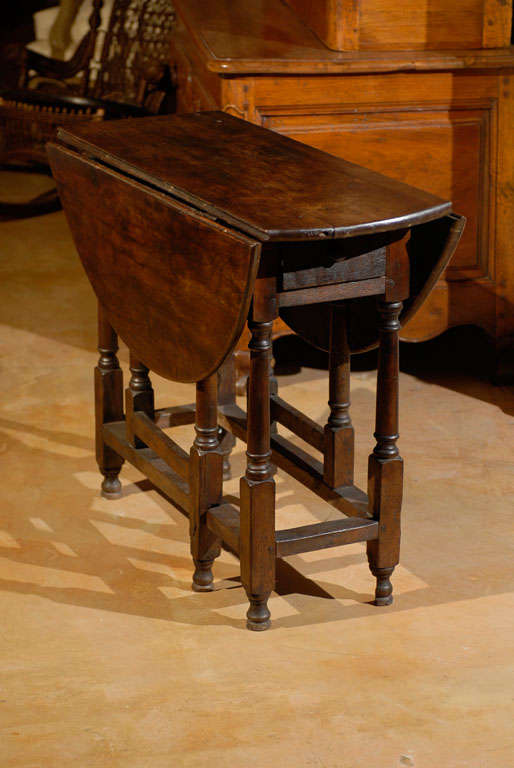 Late 17th or Early 18th Century Gateleg Table with Turned Legs 3