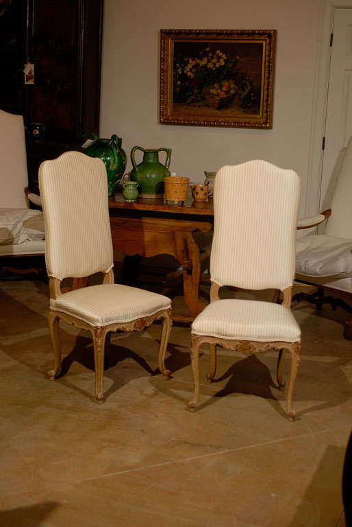 Painted Set of Six French Louis XV Style Dining Room Side Chairs, Early 19th Century