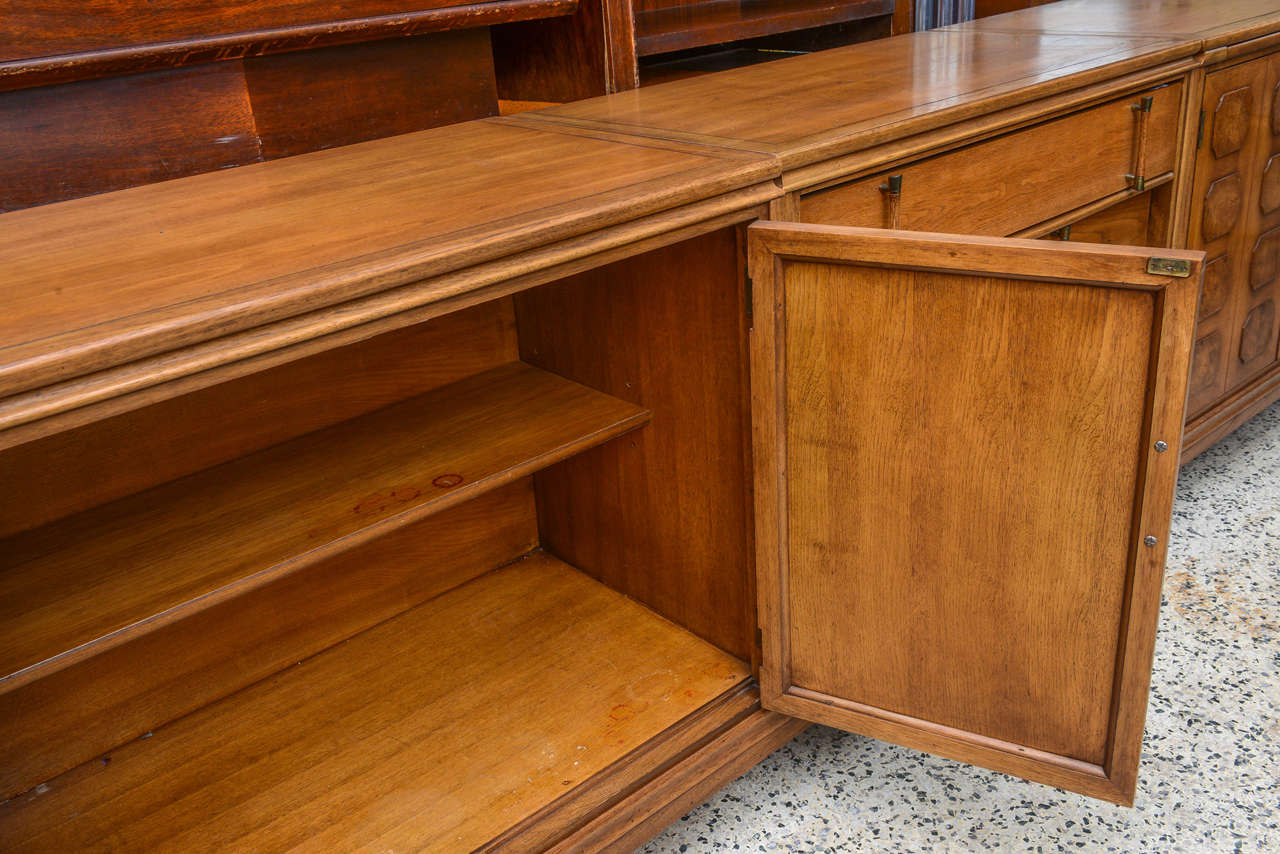 Langes Modern Age Credenza oder Entertainment Center:: 1960er Jahre USA (amerikanisch)