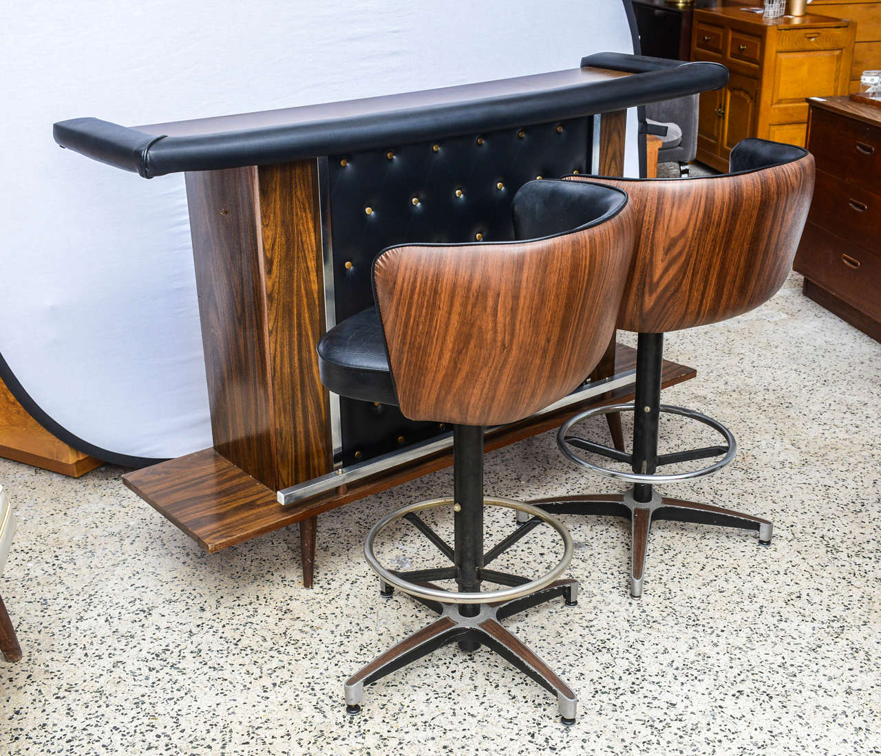 Wonderfully fun MCM Vintage bar set.  Perfect for any MCM home or man cave.  1950s USA

Bar comes with 2 matching stools.