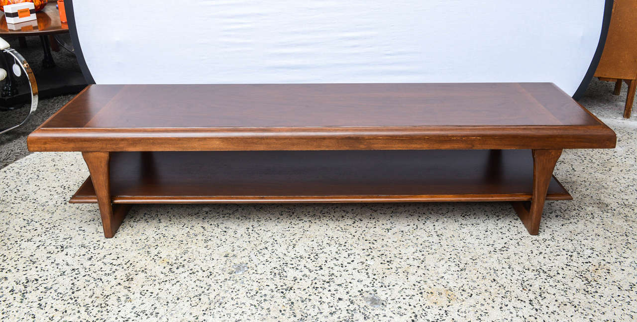 Long Lane Couchtisch aus Holz:: USA 1970er Jahre im Zustand „Hervorragend“ in Miami, FL