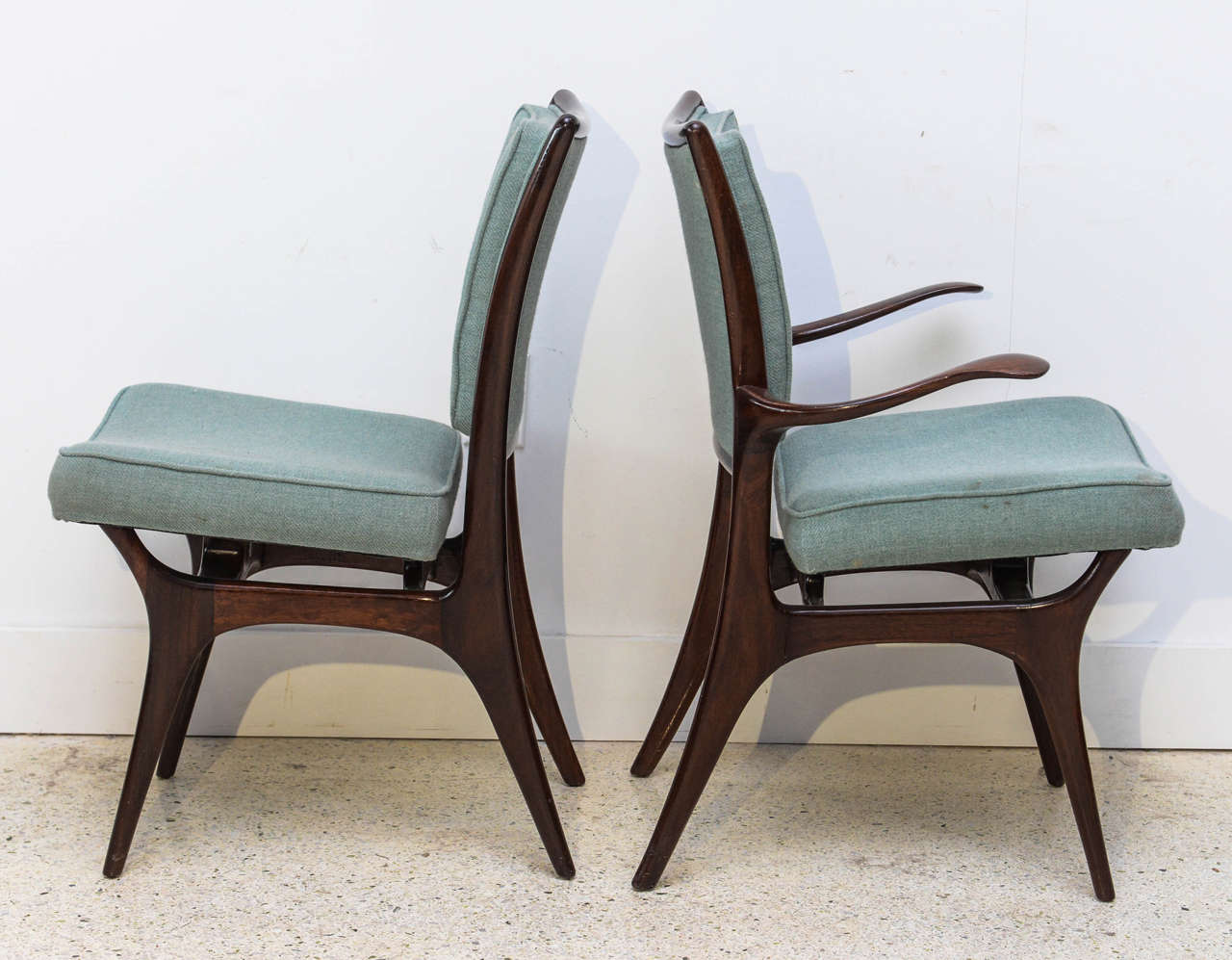 Mid-Century Modern Set of Four American Modern Dark Walnut Dining Chairs, Vladimir Kagan For Sale