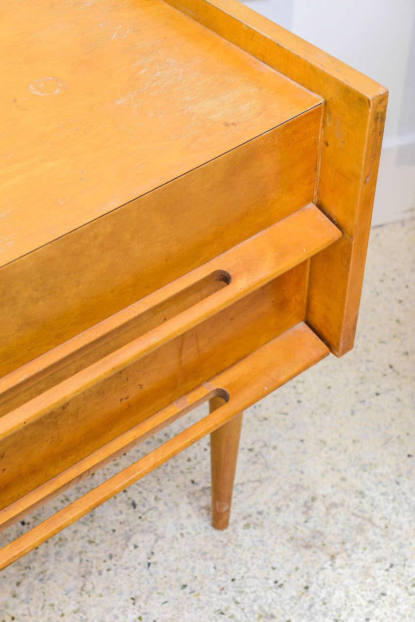 Pair of American Modern Birch Bedside Cabinets, Sir Edmond Spence In Excellent Condition In Hollywood, FL