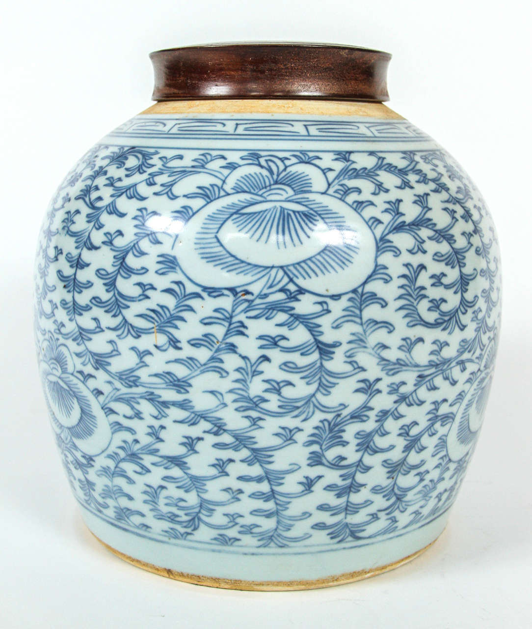 19th Century Chinese Blue and White Porcelain Ginger Jar with Wooden Top 3