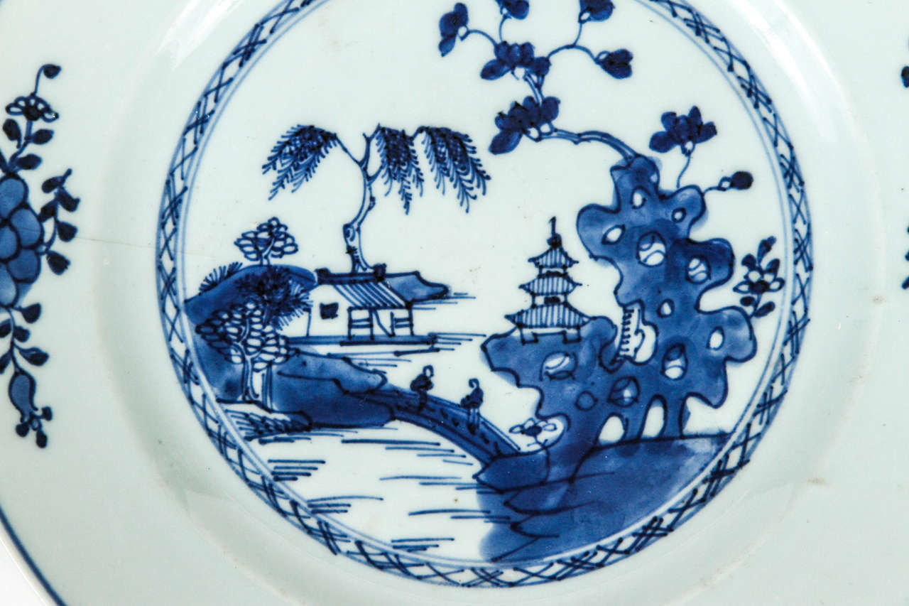 Chinese Blue and White Porcelain Plate, 19th Century In Excellent Condition In Los Angeles, CA