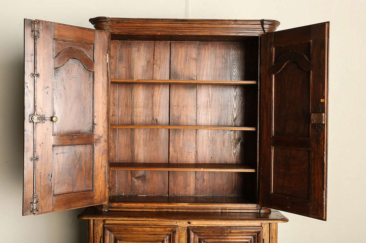 French Louis XIV Style Buffet a Deux Corps in Walnut, 18th Century For Sale 1