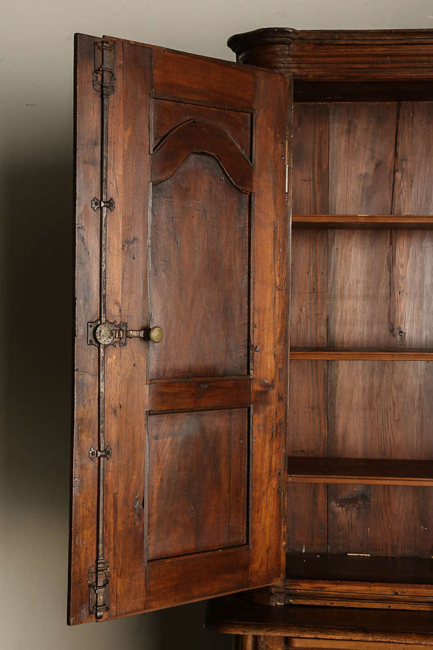 French Louis XIV Style Buffet a Deux Corps in Walnut, 18th Century For Sale 2