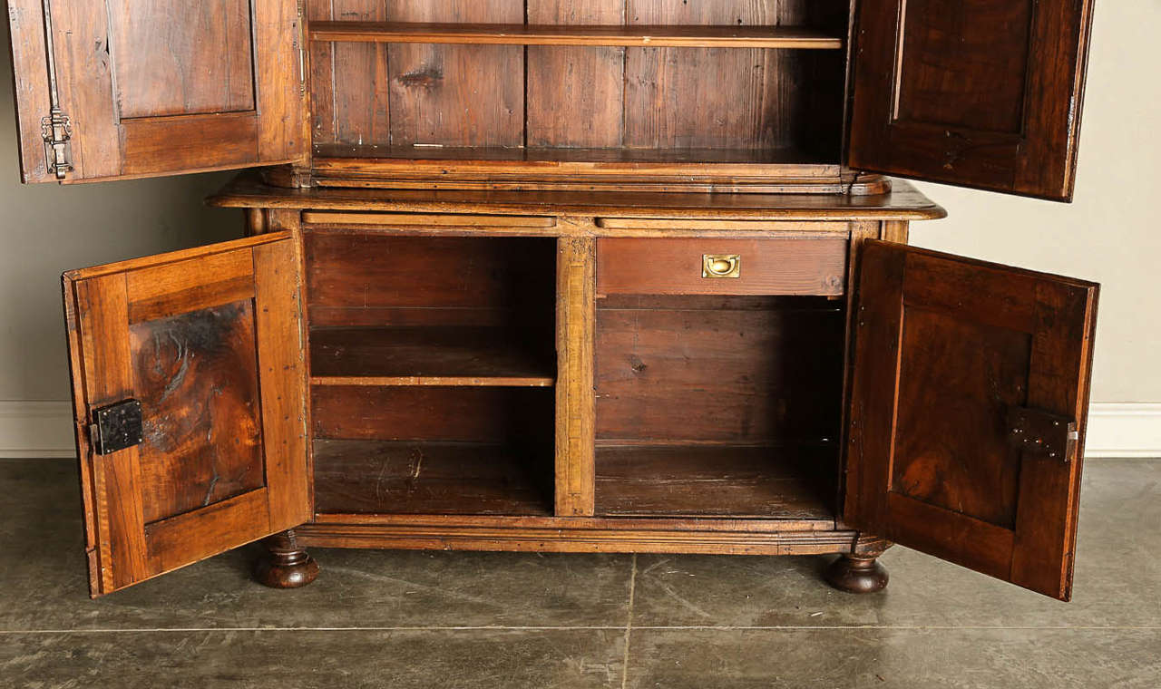 French Louis XIV Style Buffet a Deux Corps in Walnut, 18th Century For Sale 4