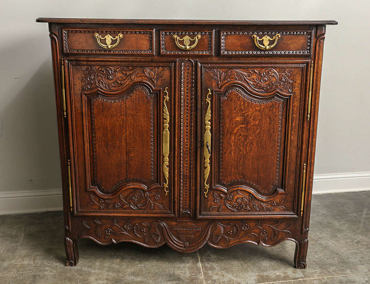19th Century French Louis XV Style Bahut in Oak In Good Condition In Houston, TX