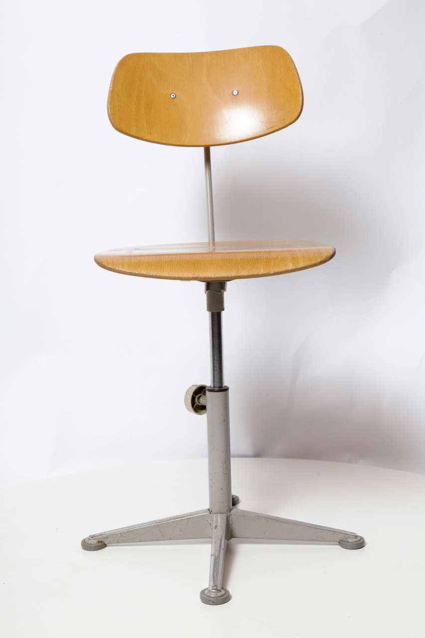 Set of Six Dutch Architect Adjustable Revolving De Cirkel Chairs by Friso Kramer