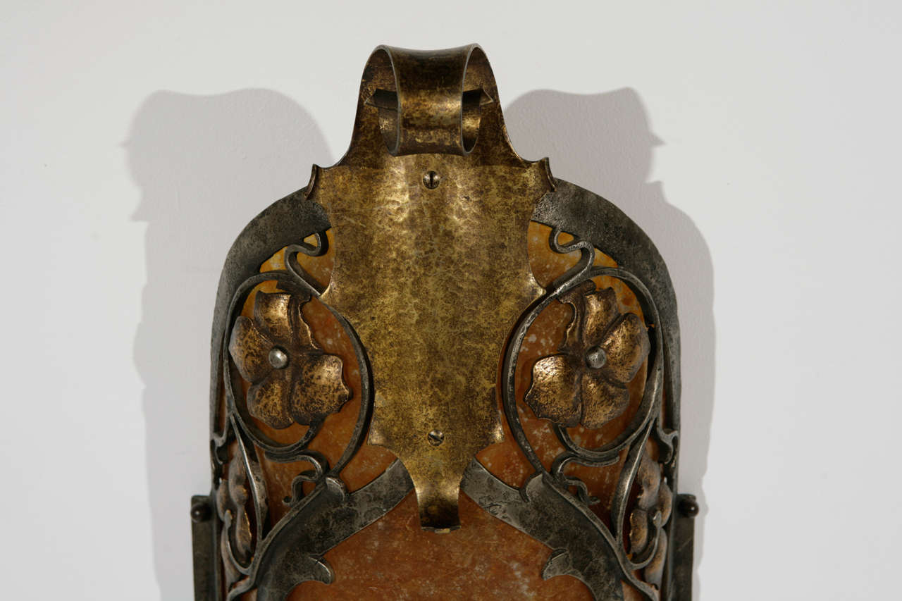 Cast Brass Sconce In Excellent Condition For Sale In Los Angeles, CA