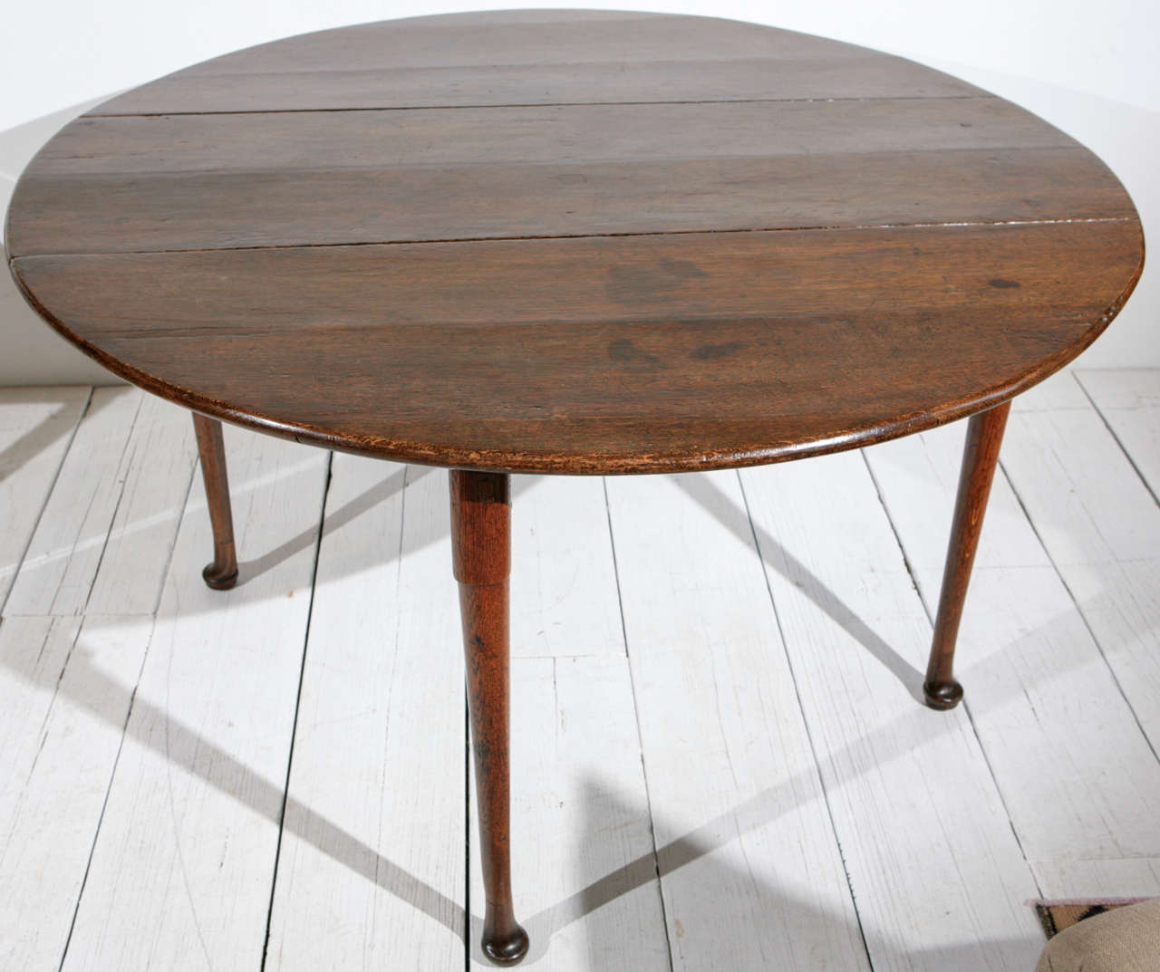 Queen Anne Walnut Drop Leaf Round Dining Table and Console In Good Condition In Los Angeles, CA