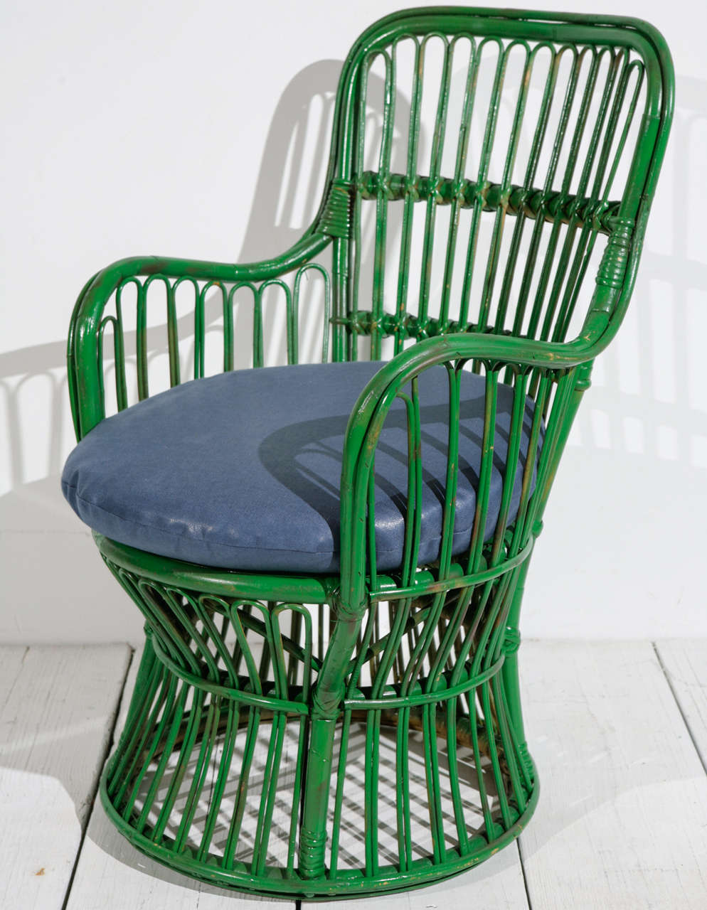 Green Wicker Armchair in the style of Gio Ponti and Lio Carminati | Small In Good Condition In Los Angeles, CA