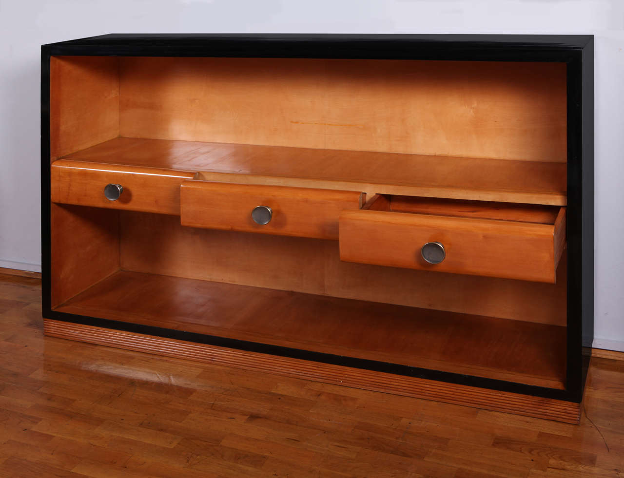 Mid-20th Century Art Deco Maple and Black Lacquered Wood Bookcase