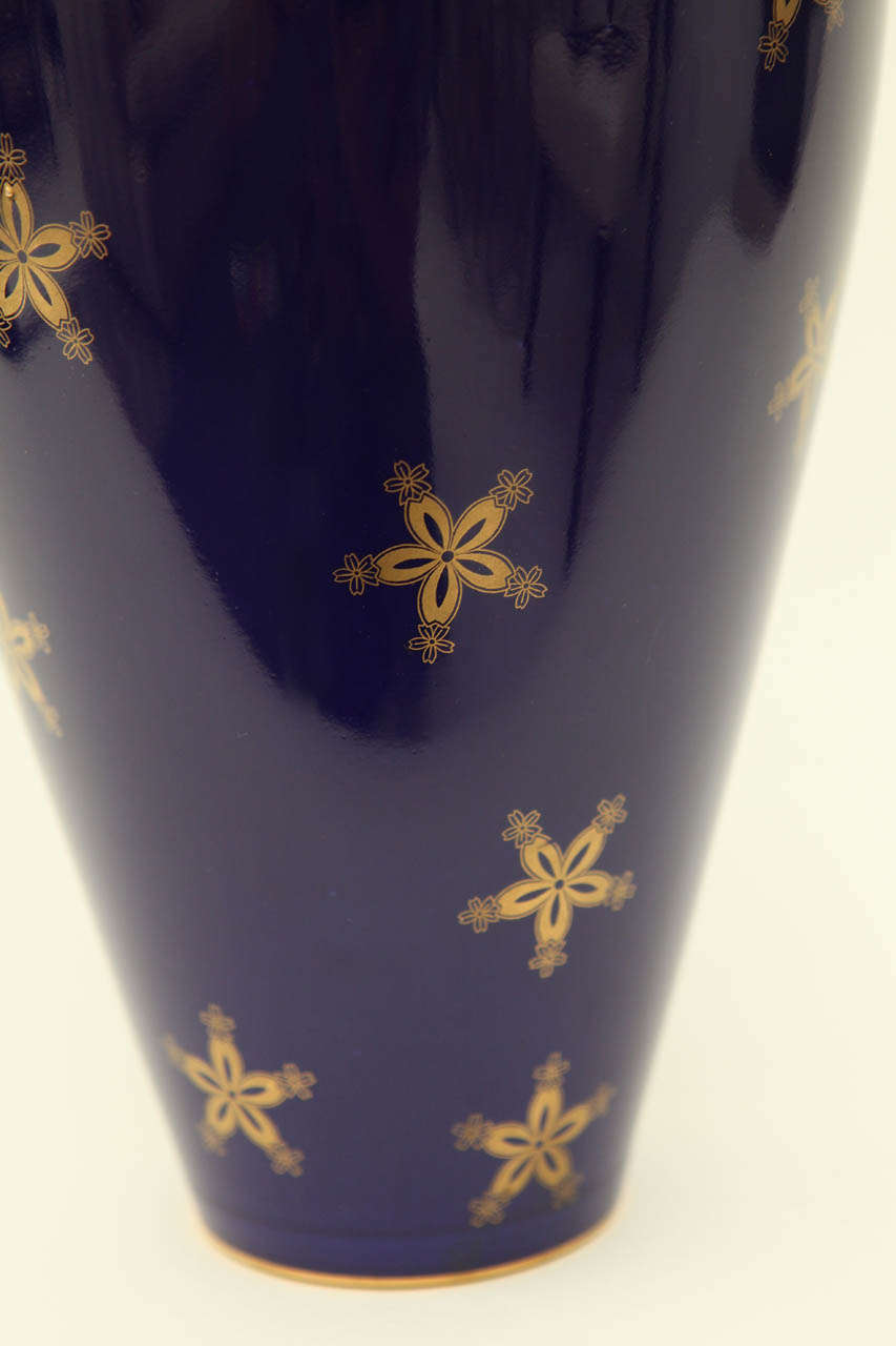 blue gold vase