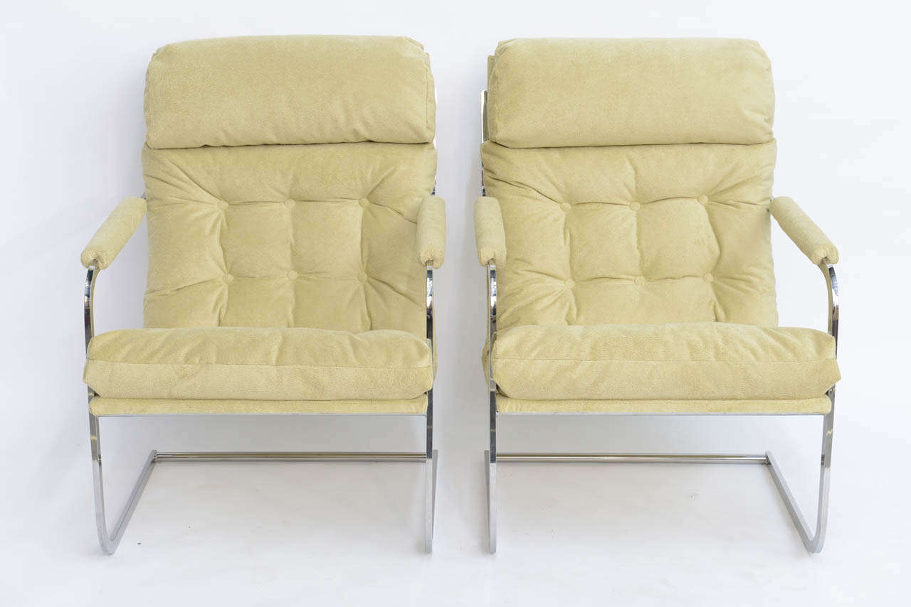 Truly fabulous pair of classically modern cantilever armed lounge chairs with floating tufted cushion upholstery, absolutely inspired if not designed by Milo Baughman. Their generous size and appealing modern profile grants them room anchor status.