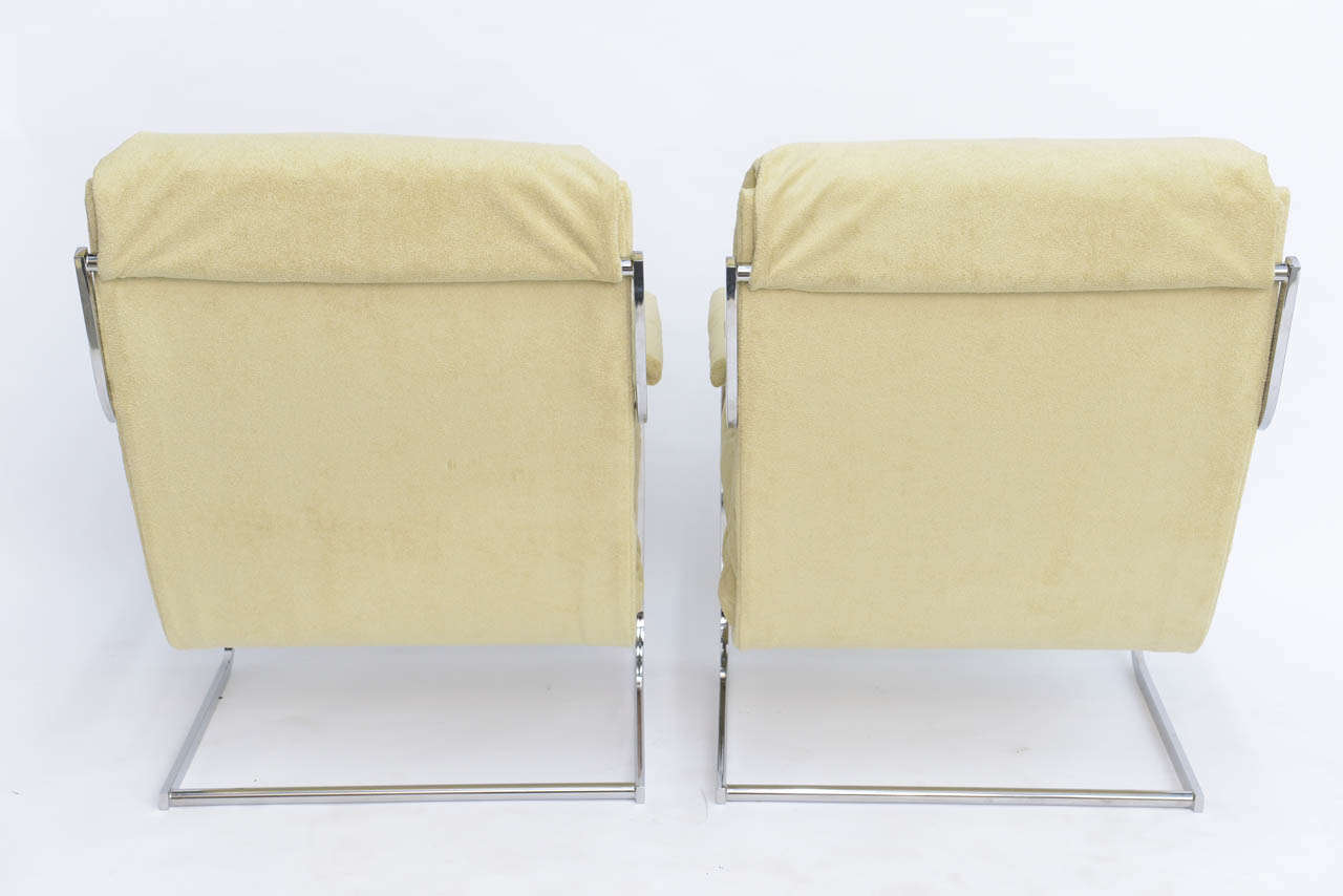 Mid-20th Century Exceptional Milo Baughman Style Cantilever Lounge Chairs