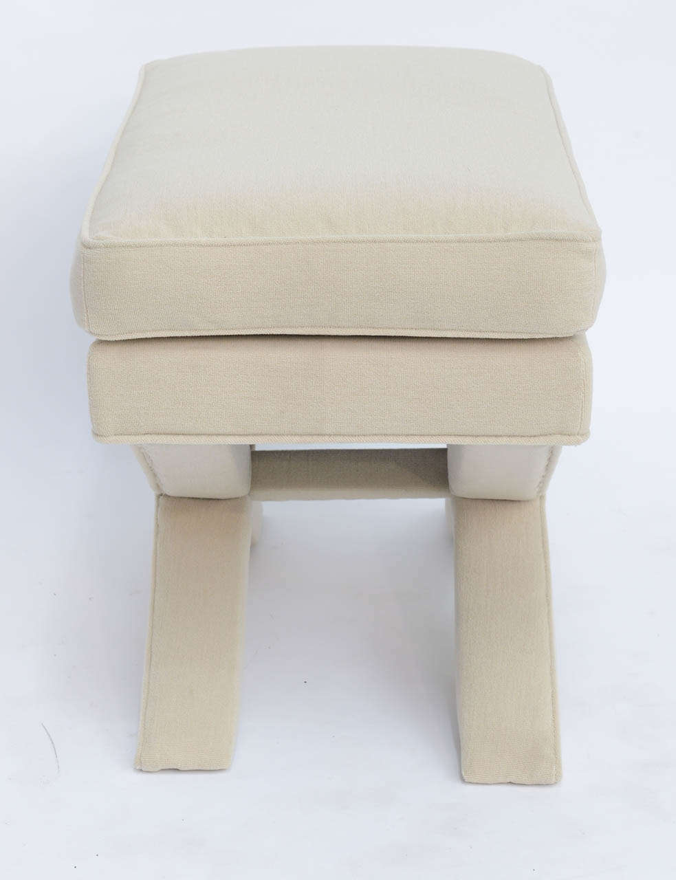 Billy Baldwin Style Upholstered X-Bench In Excellent Condition In Miami, FL
