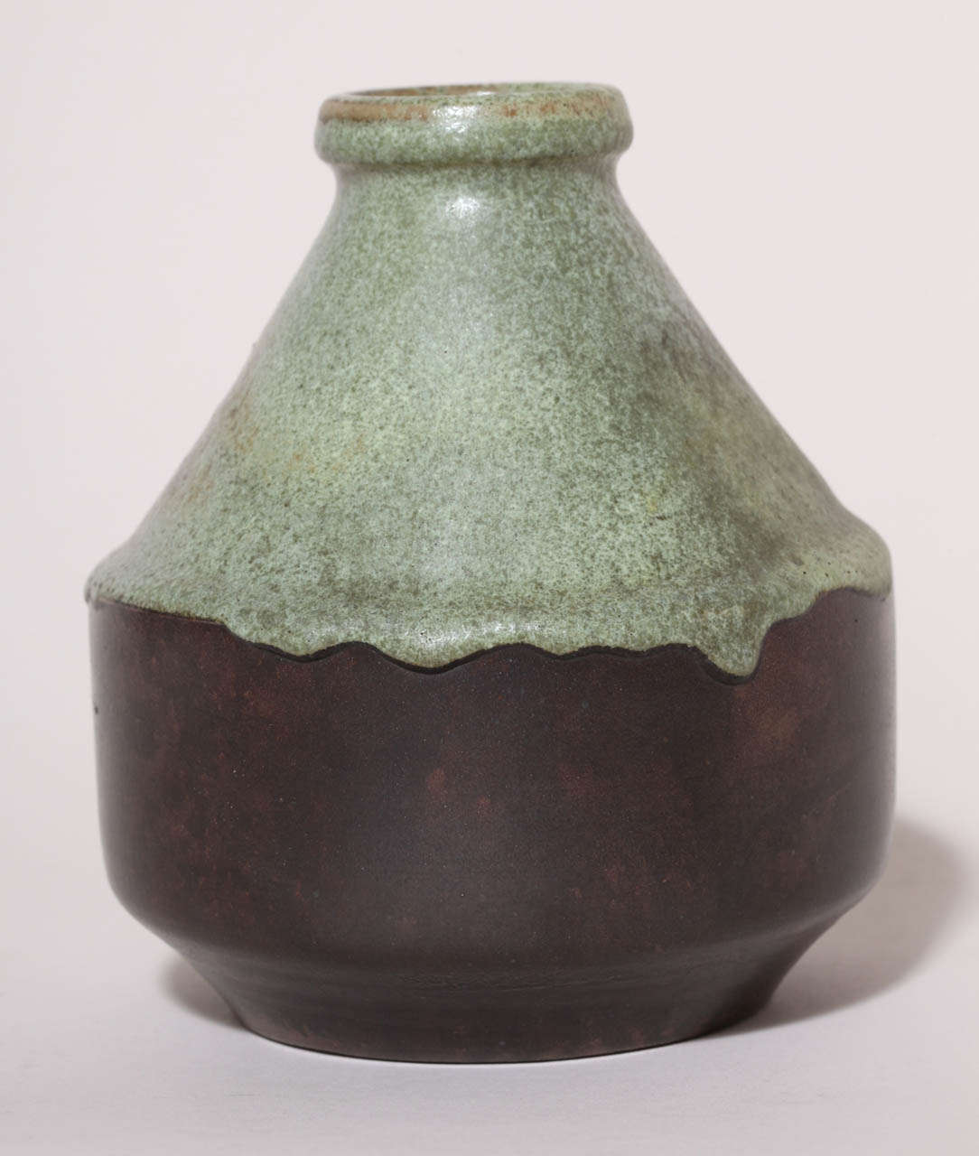 Französische Art-déco-Steinwarenvase von Henri Simmen (20. Jahrhundert) im Angebot