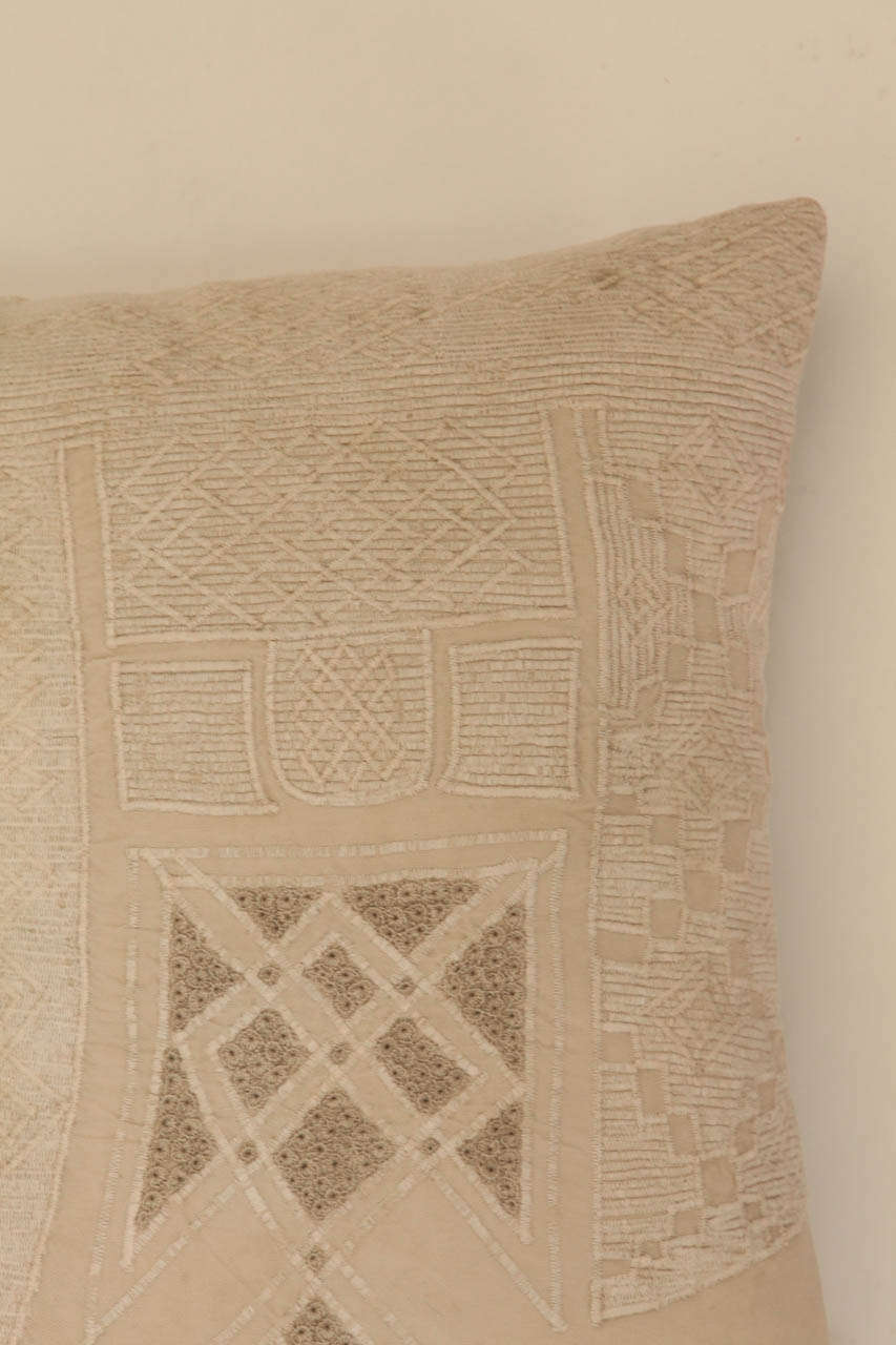 African Tribal Textile Pillow In Excellent Condition In Los Angeles, CA