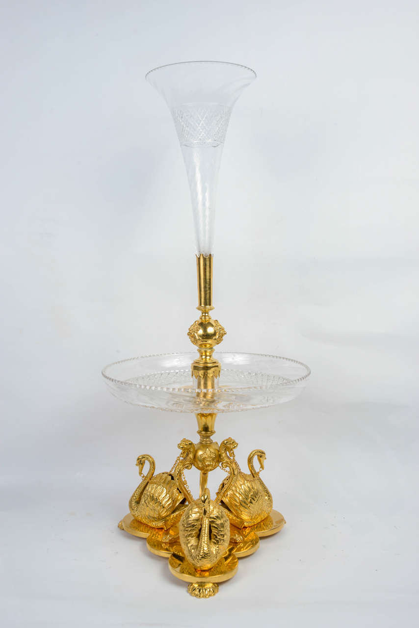 inusual center piece, crystal holding by swans in gilded bronze