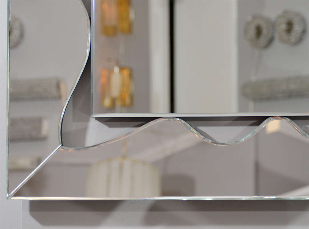 Moderne Miroir à vagues rectangulaire personnalisé en vente