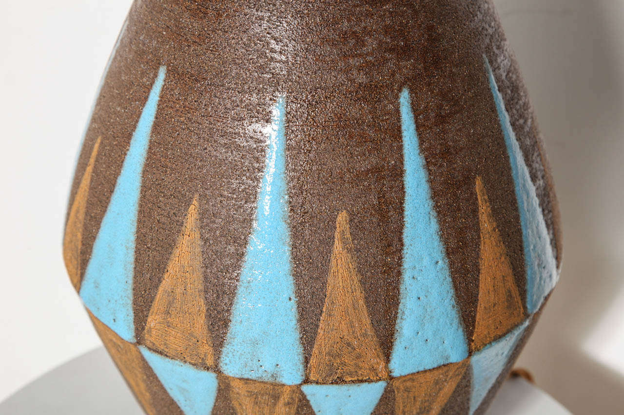 Mid-Century Modern Substantial Aldo Londi Bitossi Dark Cocoa & Pale Blue Pottery Table Lamp, 1950s For Sale