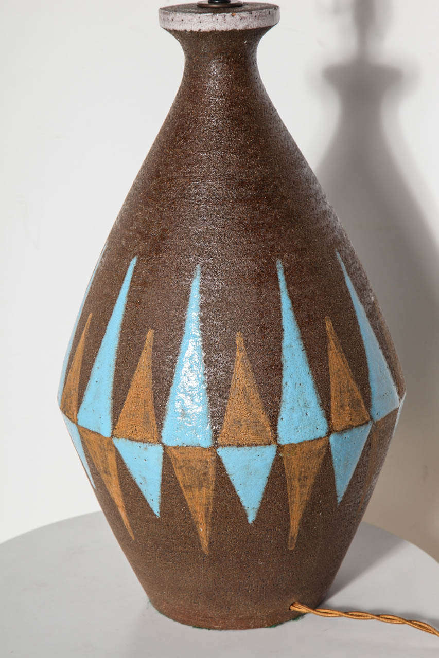 Italian Substantial Aldo Londi Bitossi Dark Cocoa & Pale Blue Pottery Table Lamp, 1950s For Sale