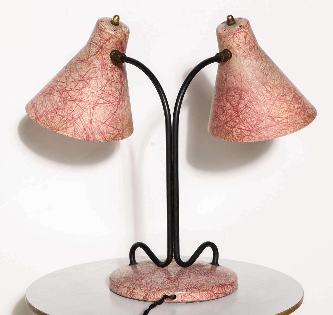 Kurt Versen Style Black Loop, Pink Fiberglass Double Shade Desk Lamp, 1950s  In Good Condition For Sale In Bainbridge, NY