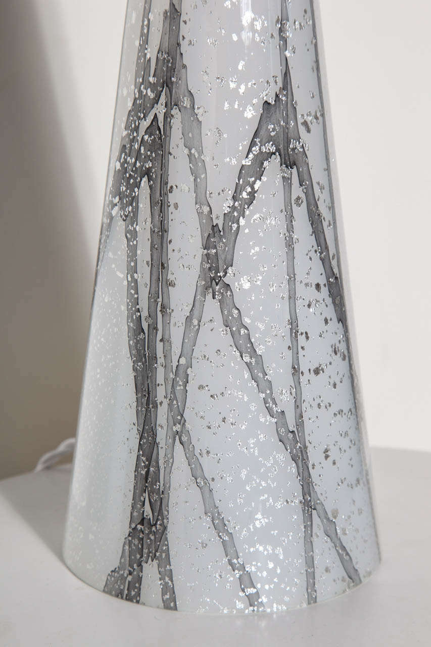 Seguso Murano Tischlampe aus geädertem Weißglas mit Silbereinschlüssen (Beschichtet) im Angebot