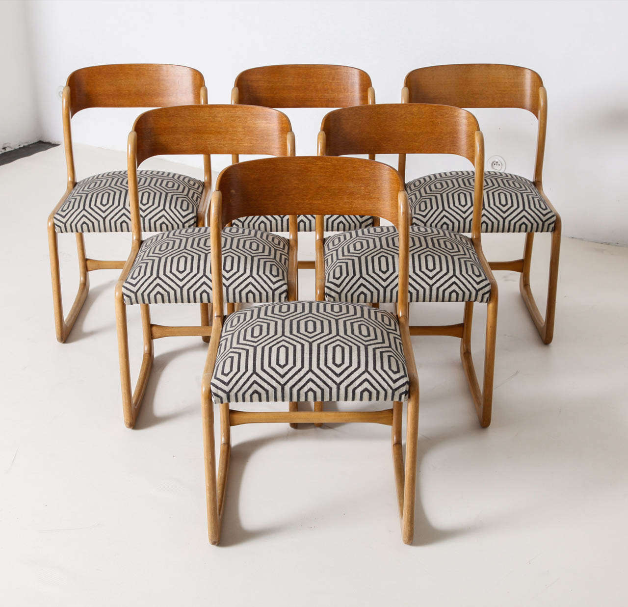 6 chairs by Stella
All original, new upholstered with very decorative fabric.
France, 70's