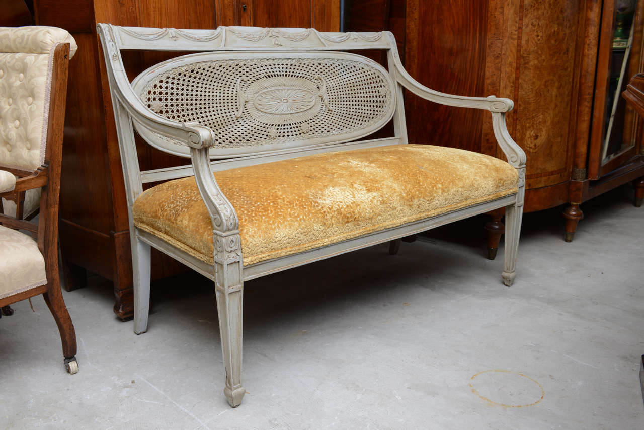 English Vintage Settee In Good Condition In West Palm Beach, FL