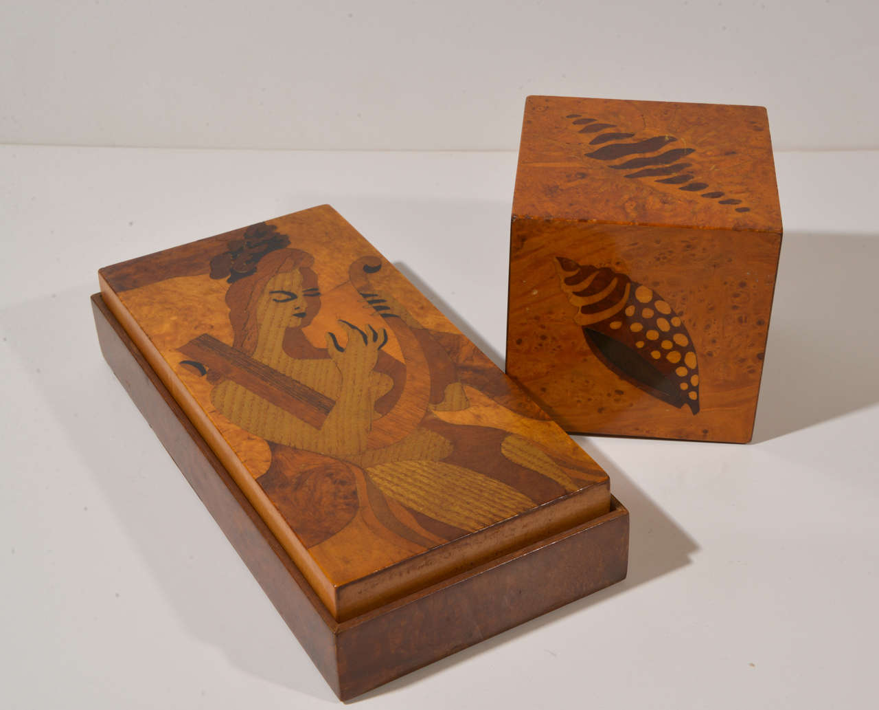 Andrew Szoeke Art Deco Mid Century Modern mixed wood Marquetry Pieces
Signed original Szoeke pieces.  
Amazing marquetry work.

Playing card or cigarette box and desk-top weight.  Paper weight.

BOX: 9