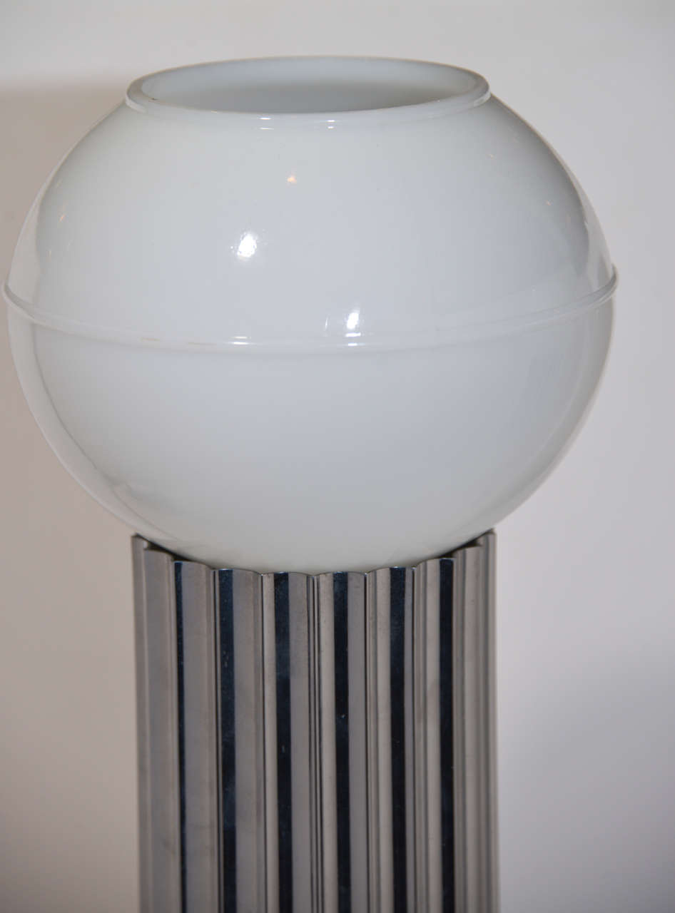 American Machine Age Art Deco Pair Von Nessen, Nessen Studio Fluted Chrome Table Lamps For Sale