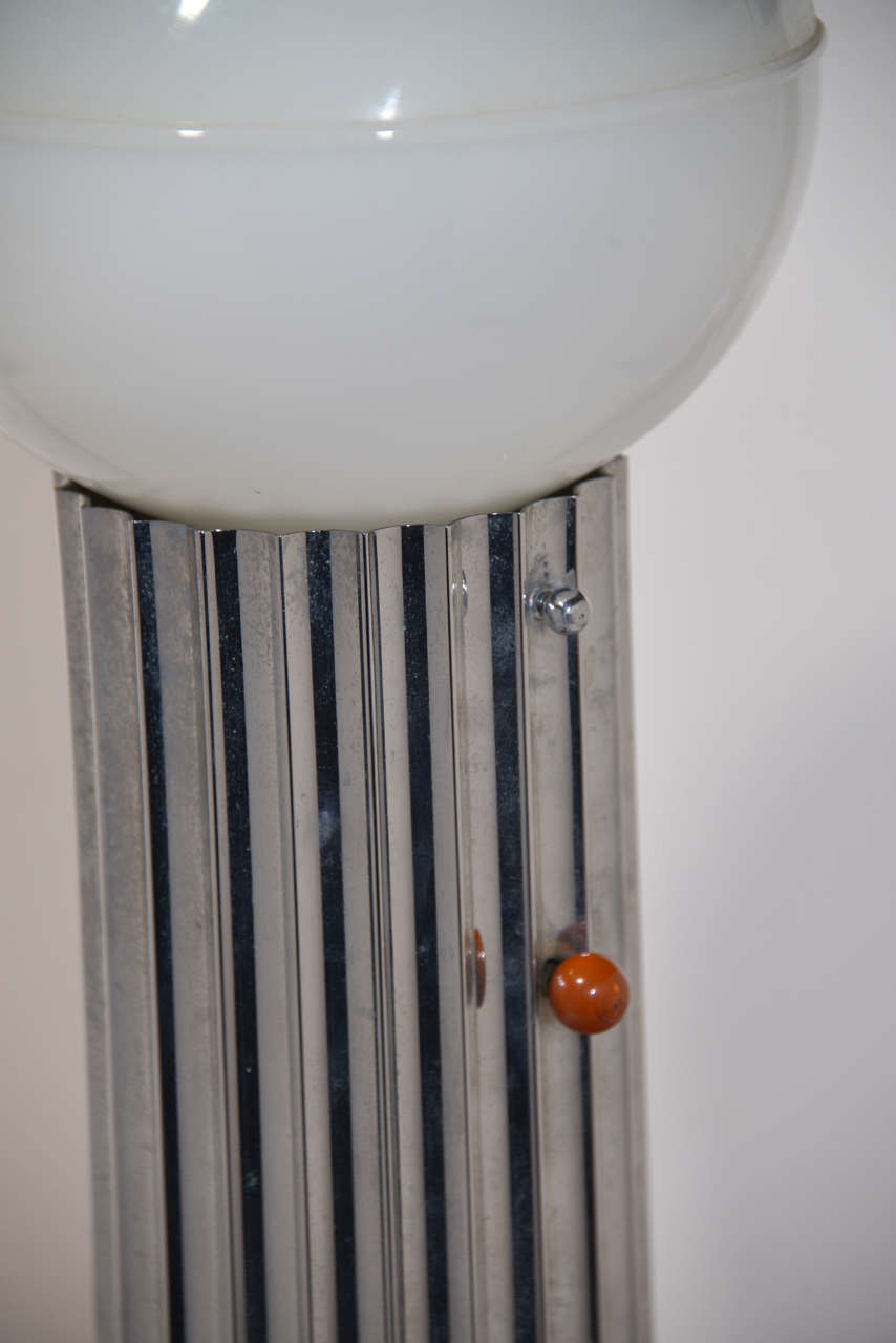 Machine Age Art Deco Pair Von Nessen, Nessen Studio Fluted Chrome Table Lamps In Good Condition For Sale In Dallas, TX