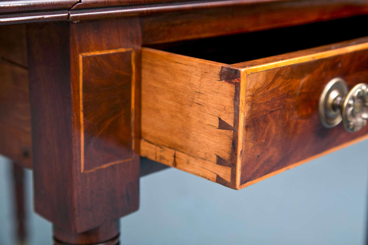 Mahagoni-Pembroke-Tisch auf gedrechselten Beinen (19. Jahrhundert) im Angebot