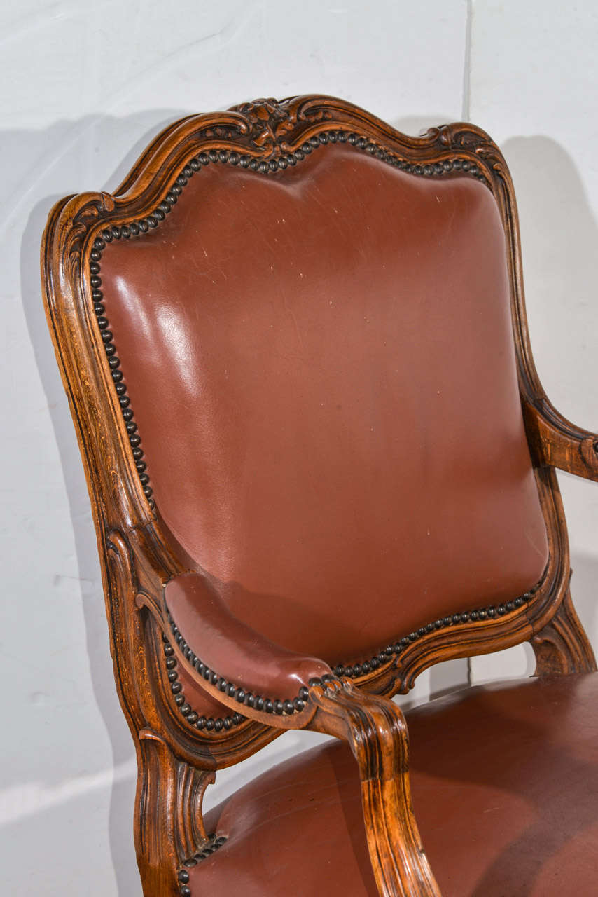 Pair of French Carved Chairs In Good Condition For Sale In Dallas, TX