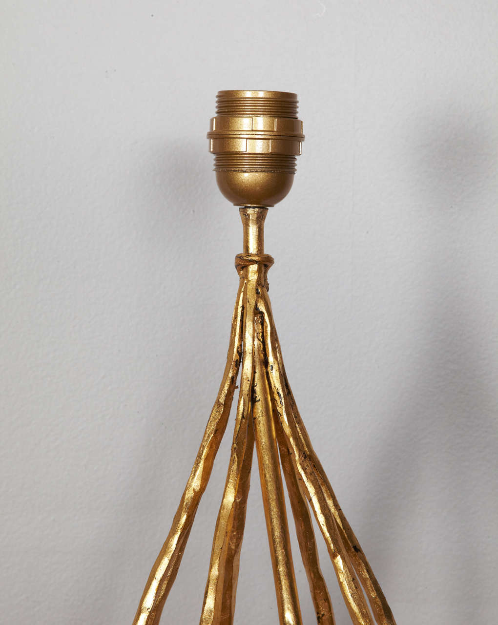 Superbe paire de lampes en fer forgé doré Excellent état - En vente à Bois-Colombes, FR