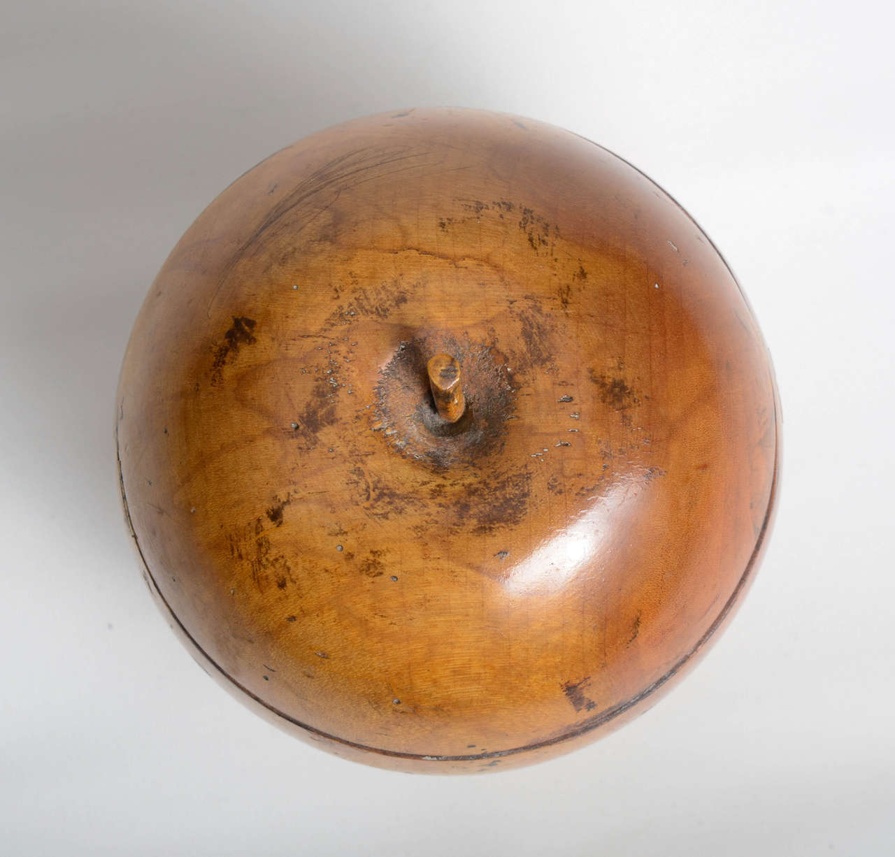 20th Century Georgian Style wood Apple-Form Tea Caddy, 20th century For Sale