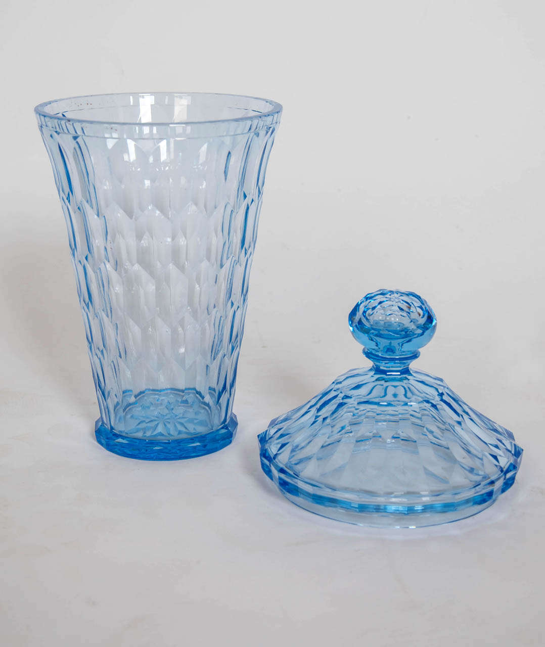 1920s Cut Glass Vase and Cover Designed by Edward Hald for Orrefors For Sale 2