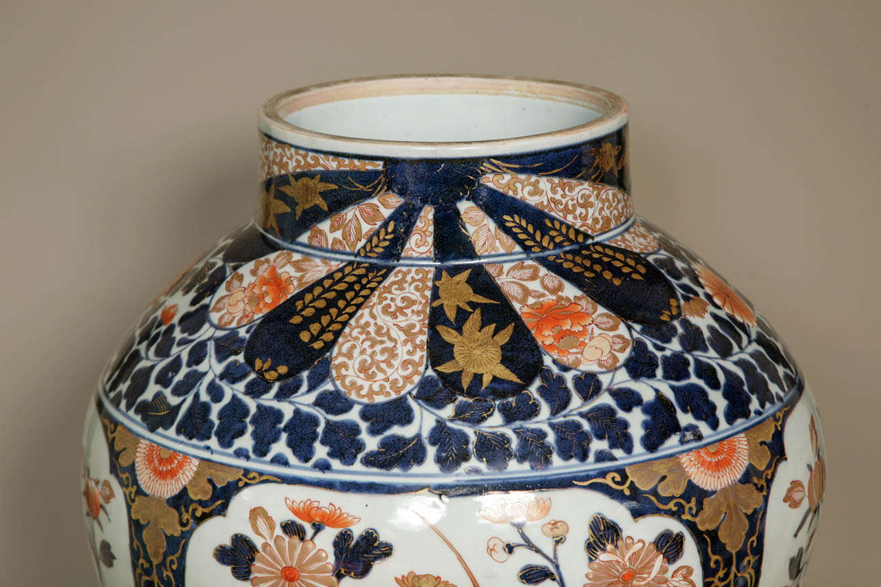 Porcelaine Grand vase Imari japonais du 17ème siècle