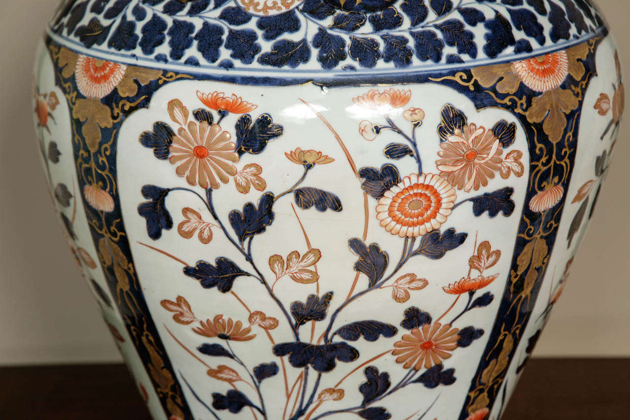Japonais Grand vase Imari japonais du 17ème siècle